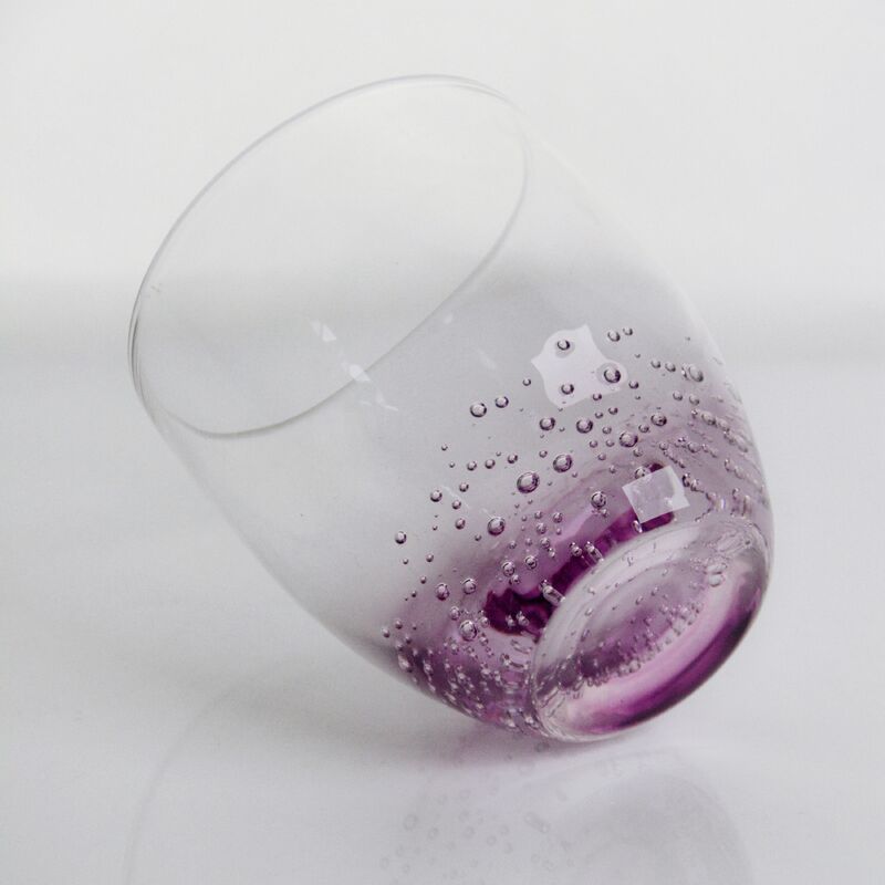جودة Crystal Wine Glass handblown with subtle trapped bubbles and a soft lavender to clear gradient combining beauty and durability مصنع