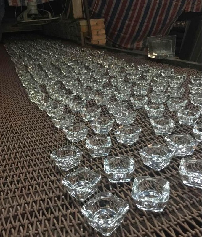 جودة Mini Size Sqaure Glass Votive Candle Holders For Tealight مصنع