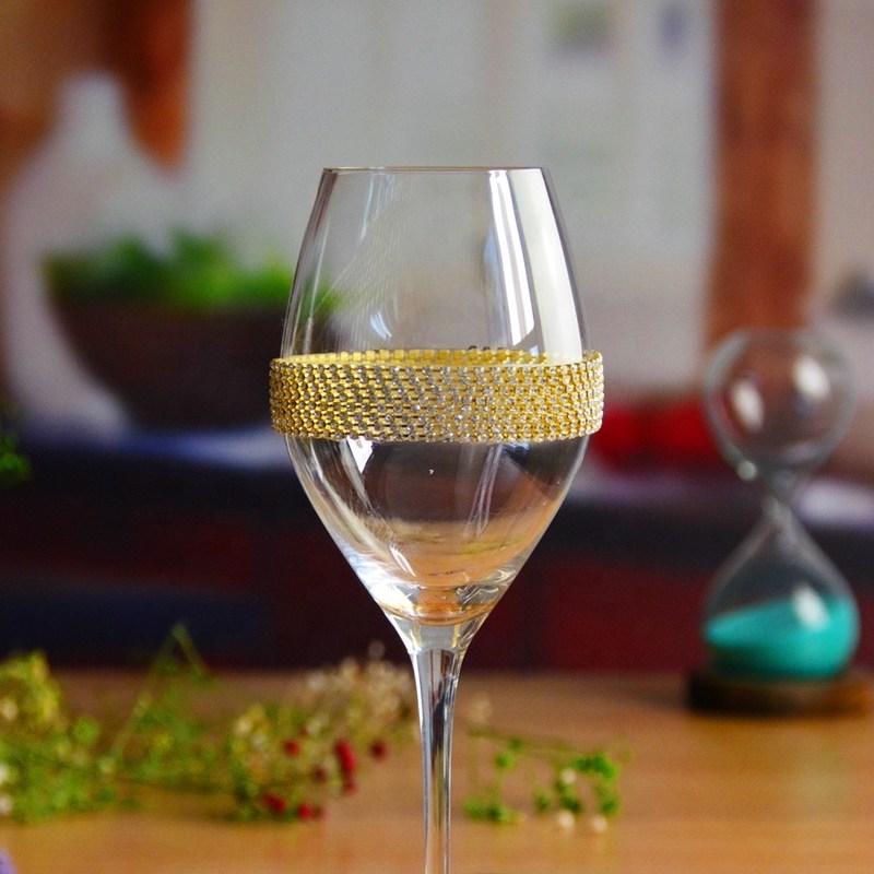 جودة Diamonds Decorated Crystal Wine Glass As Anniversary Gift مصنع