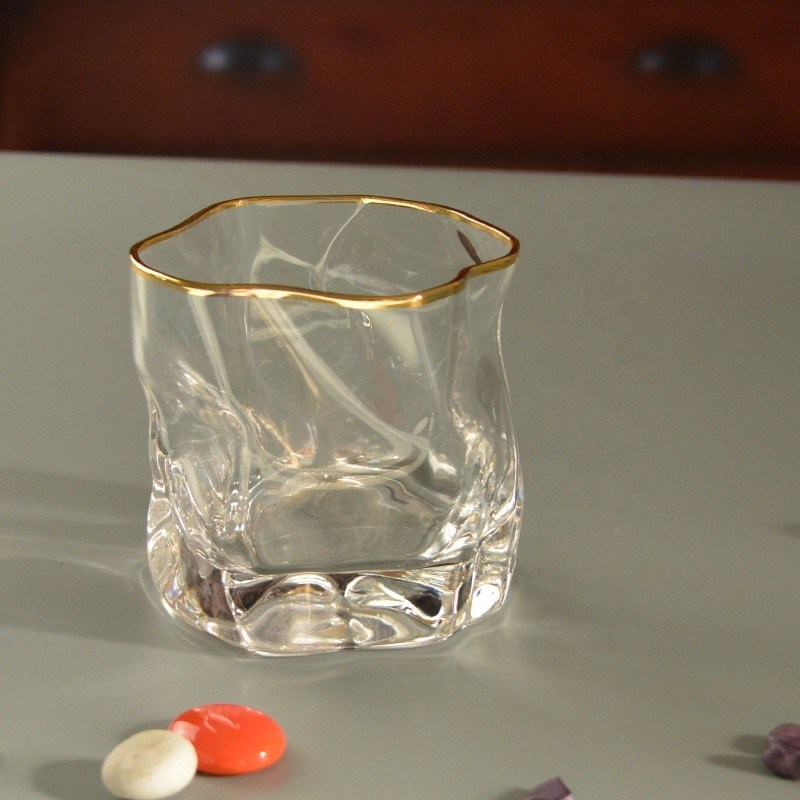 جودة Irregular Handmade Whiskey Glass With Gold Rim مصنع