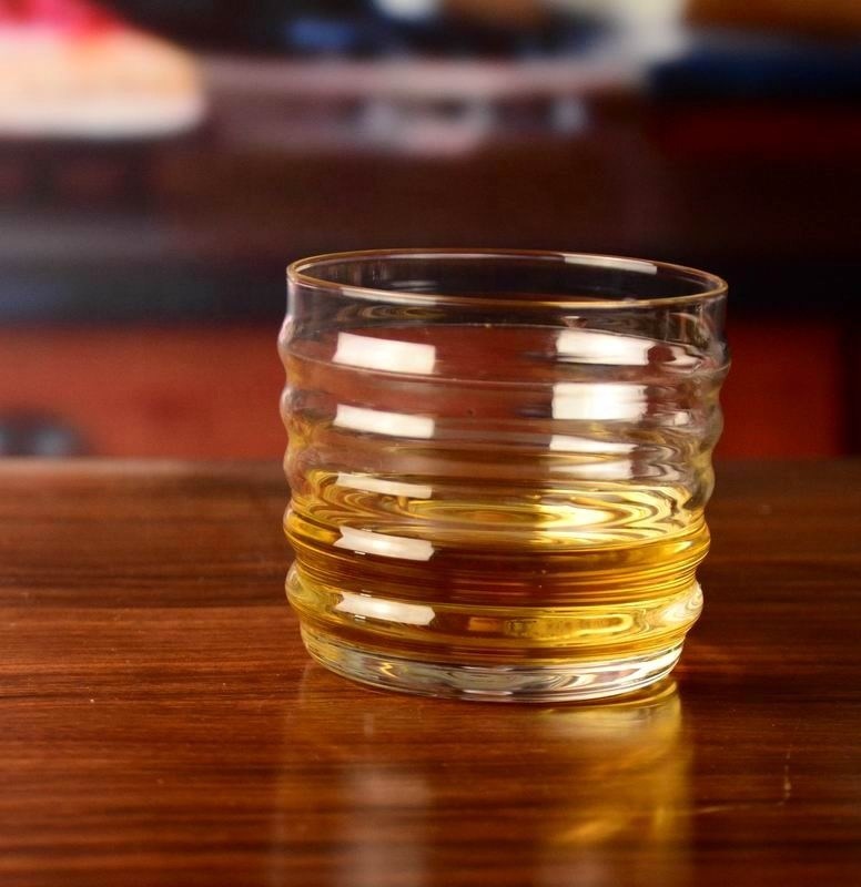 جودة Anti Skidding Handmade Whiskey Glass With Wave Pattern مصنع