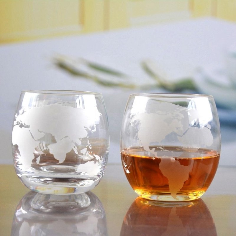 جودة Globe Design Etched Handmade Whiskey Glass , Whiskey Tasting Glasses For Restaurant مصنع