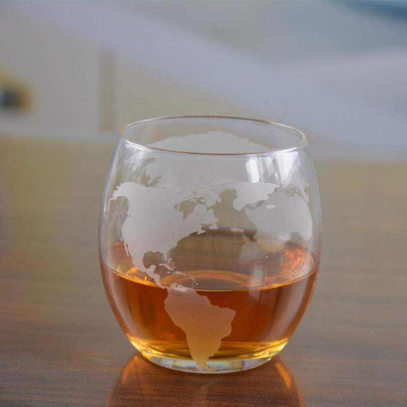 جودة Globe Design Etched Handmade Whiskey Glass , Whiskey Tasting Glasses For Restaurant مصنع