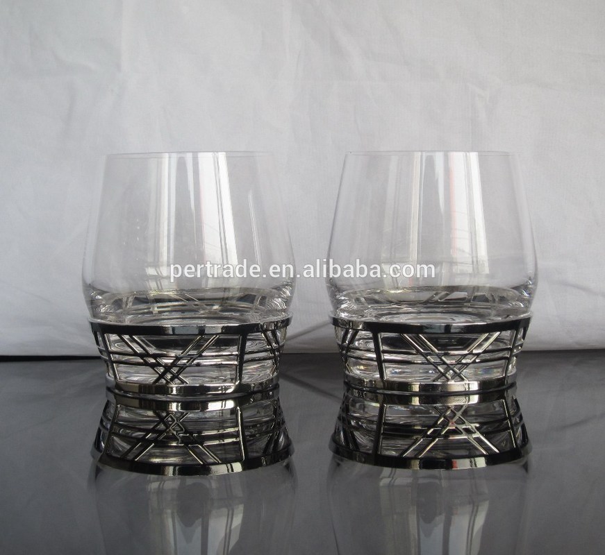 جودة Retro Style Metal Base Rock Glass Handmade Whiskey Glass , Crystal Whisky Glasses مصنع