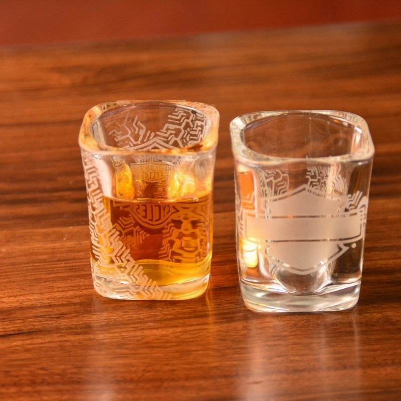 جودة Brands Logo Square Shot Glasses , Wedding Shot Glasses For Sprit Drinking مصنع