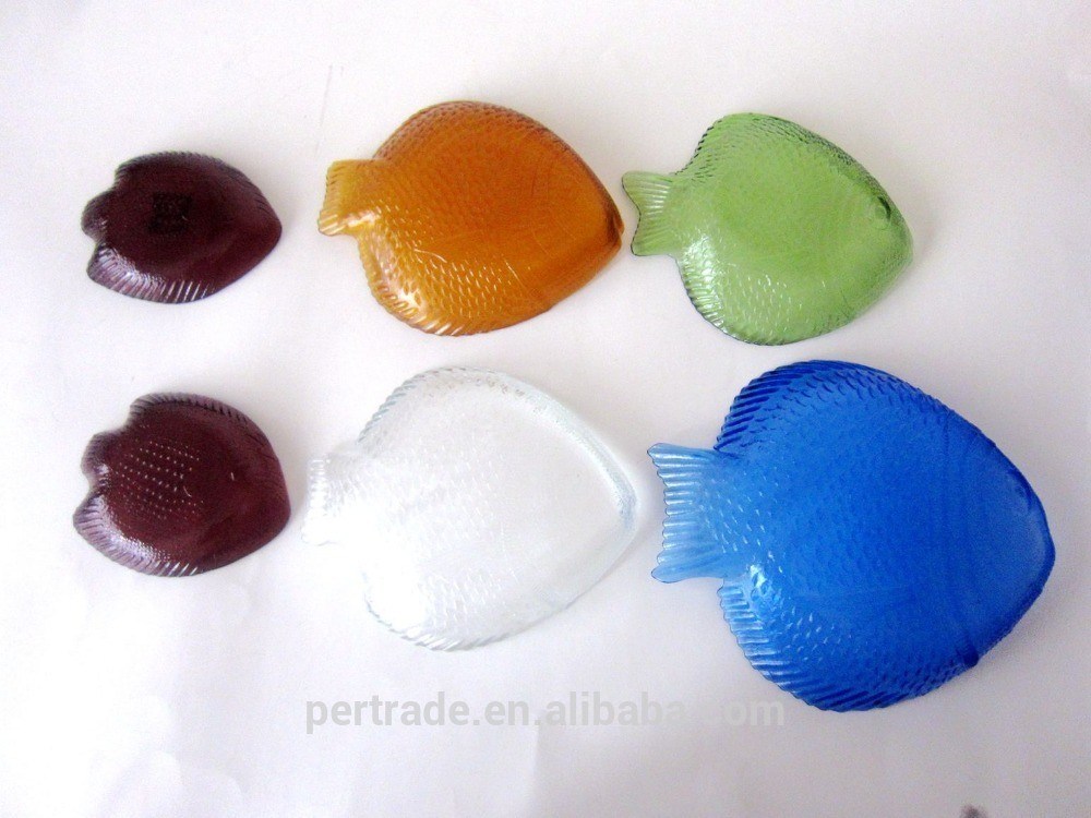 جودة Fish Shaped Embossed Colorful Glass Charger Plates مصنع