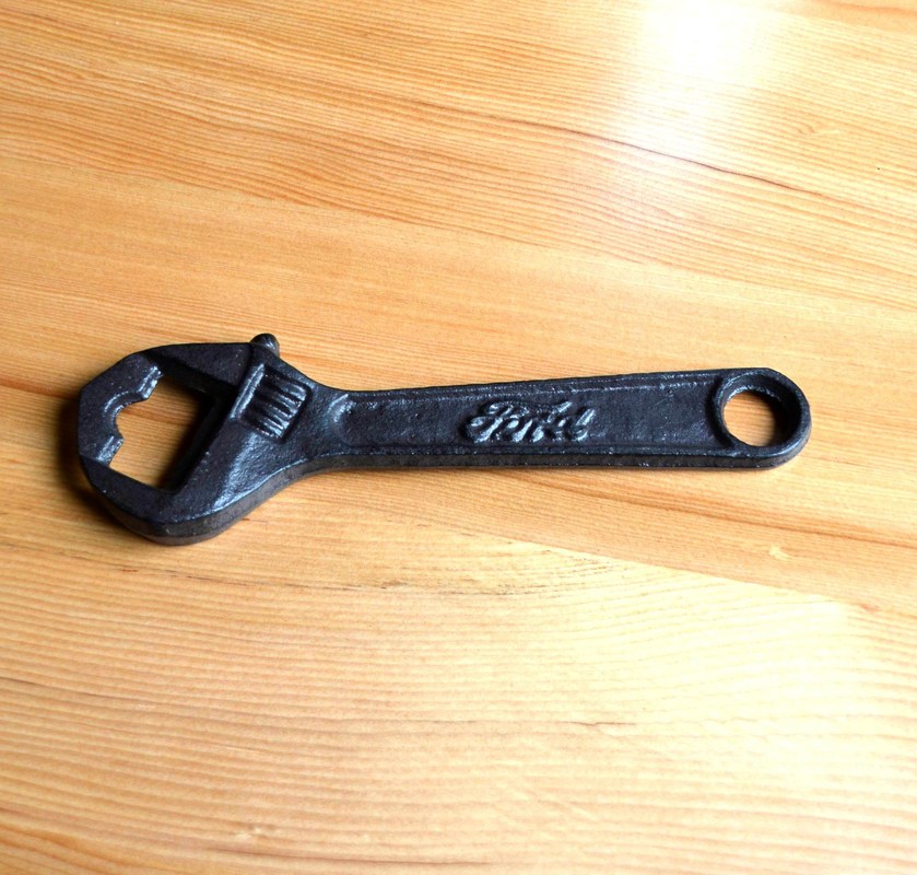 جودة Spanner Shape Cast Iron Bottle Opener مصنع