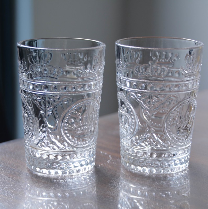 جودة 8Oz Crown Design Embossed Tumbler Drinking Glasses مصنع
