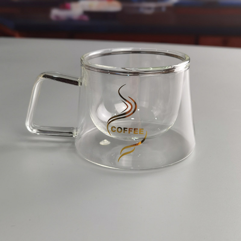 جودة 200ml Borosilicate Double Layer Glass Coffee Mug With Golden Logo مصنع