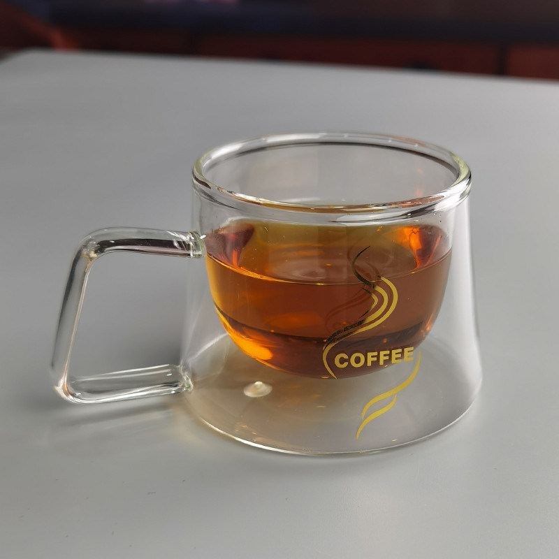 جودة 200ml Borosilicate Double Layer Glass Coffee Mug With Golden Logo مصنع
