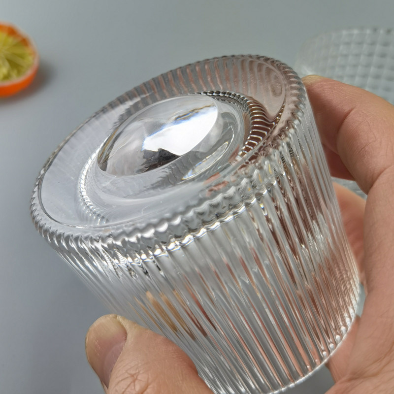 جودة Lead Free  FDA Embossed Handmade Whiskey Glass Turning Bottom مصنع