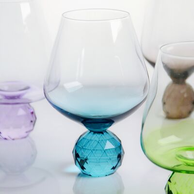 جودة Crystal Wine Glass Mouth Blown Hand Blown Glass with Color Gradient and Multiple Size Options Ideal for Parties and Gifts مصنع