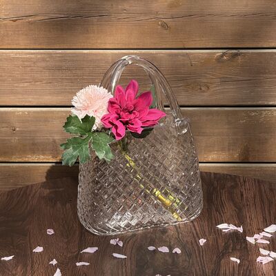 جودة Hand-Blown Diamond Pattern Glass Handbag Vase - Versatile Decorative Centerpiece for Home & Wedding Decor مصنع