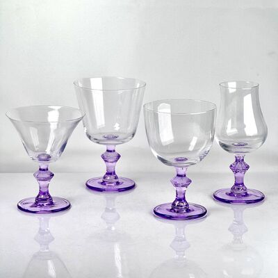 جودة 4‑Pack Vintage Purple Stem Wine Glasses, Assorted Shapes Clear Cup with Decorative Purple Stem, Handblown Glass Goblets for Wedding Party Home Tabletop Decoration مصنع