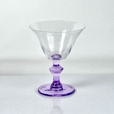 جودة 4‑Pack Vintage Purple Stem Wine Glasses, Assorted Shapes Clear Cup with Decorative Purple Stem, Handblown Glass Goblets for Wedding Party Home Tabletop Decoration مصنع