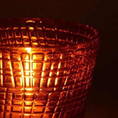 جودة Embossed Linen Pattern Solid Amber Glass Tea Light Holders مصنع
