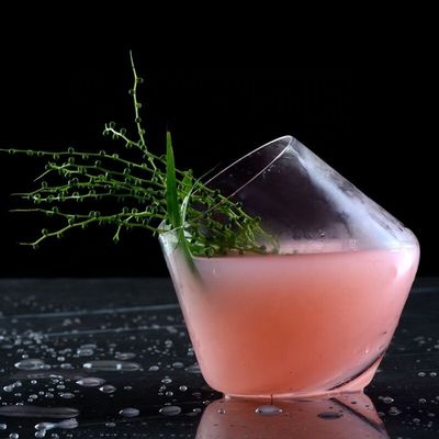 جودة New Style Unique Shaped Crystal Whiskey Glasses , Tumbler Drinking Glass For Home مصنع