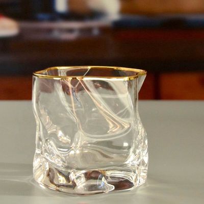 جودة Irregular Handmade Whiskey Glass With Gold Rim مصنع