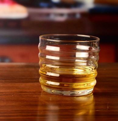 جودة Anti Skidding Handmade Whiskey Glass With Wave Pattern مصنع