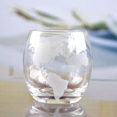 جودة Globe Design Etched Handmade Whiskey Glass , Whiskey Tasting Glasses For Restaurant مصنع