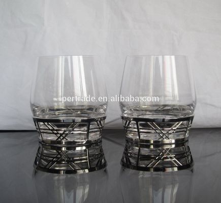 جودة Retro Style Metal Base Rock Glass Handmade Whiskey Glass , Crystal Whisky Glasses مصنع