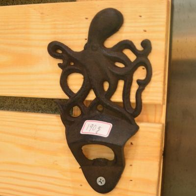 جودة Rustic Wall Mounted Octopus Antique Cast Iron Bottle Opener مصنع