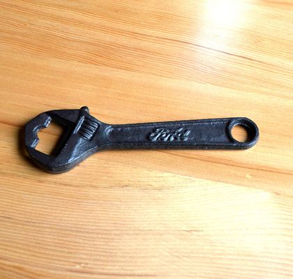 جودة Spanner Shape Cast Iron Bottle Opener مصنع