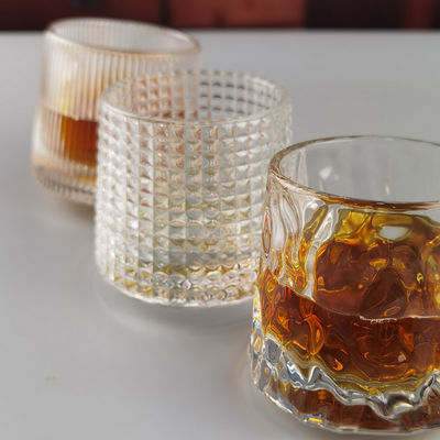 جودة Lead Free  FDA Embossed Handmade Whiskey Glass Turning Bottom مصنع